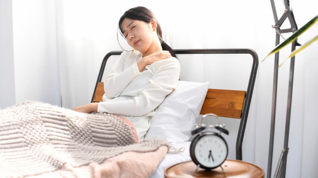 首や肩の痛みにお困りの方へ、枕が肩こりに与える影響