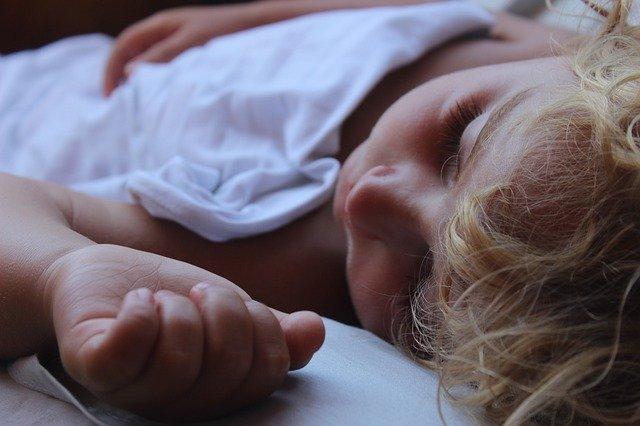 枕を変えて安眠を。安眠できる枕の条件や環境づくりのコツを紹介