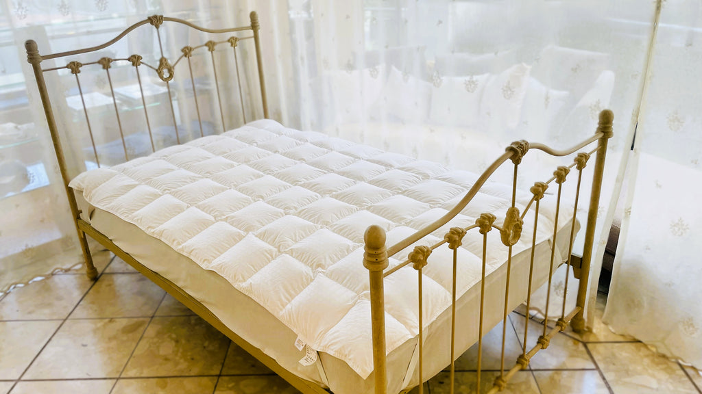 羽毛ベッドパッド｜高品質ヨーロッパ産ホワイトグースを使用 天然素材で体をやさしく暖める 優れた温度調整機能 蒸れにくく快適